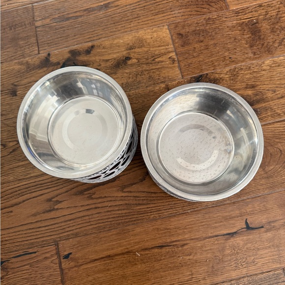 White and Silver Pet Bowls - Picture 4 of 4